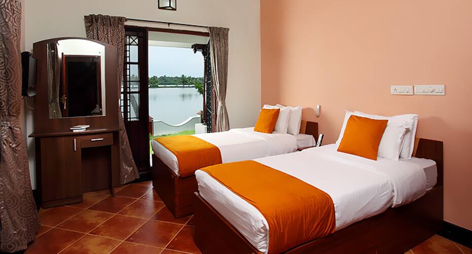 Signature Crest - Lake View Villa, Kochi 4